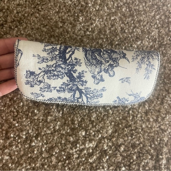Blue Toile Vintage  Print Glasses Case - Picture 2 of 6